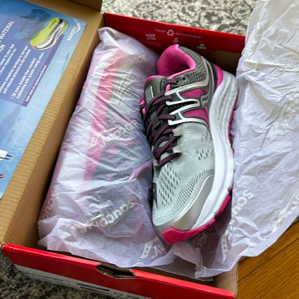 Brand New running Saucony ISO Series Hurricane Shoes
